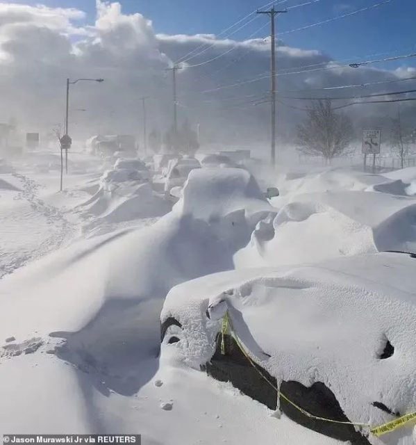 世纪灾难! 暴雪屠城! 62人惨死! 油站倒塌 护士下班被困惨死! 男子生日活活冻死街边!