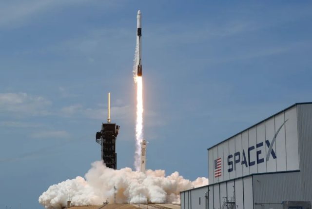 马斯克SpaceX星舰爆炸! 点火发射几分钟后化作巨大火球 场面恐怖