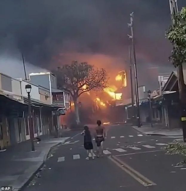 36死! 拜登官宣重大災難! 夏威夷海島焚成廢墟 數百人跳海失蹤 浮屍一具具漂回…