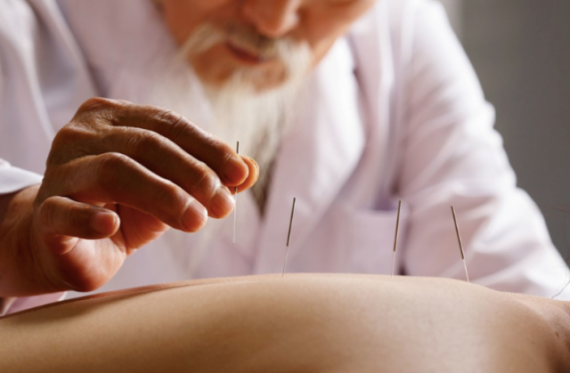 黑医要命!无执照华人针灸师,一针刺穿患者肺部,双肺全塌陷! 黑医要命!无执照华人针灸师,一针刺穿患者肺部,双肺全塌陷!