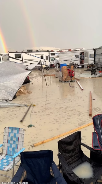 7万人被困 有人死亡! 暴雨侵袭美国最酷节日! 沙漠变沼泽 华人亲历冻到失温 寸步难行