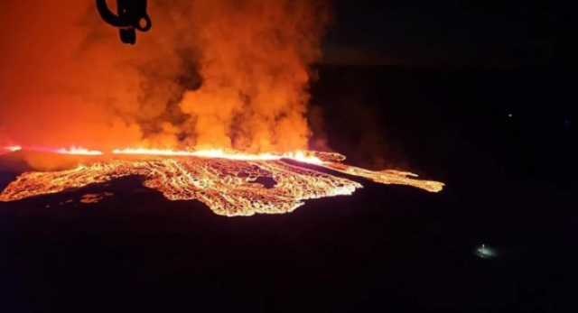 著名景点变鬼城！大地裂开 岩浆迸发 房屋被吞噬 爆发200多次地震