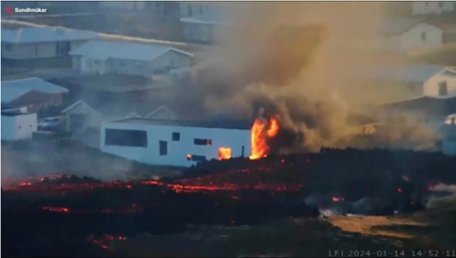 著名景点变鬼城！大地裂开 岩浆迸发 房屋被吞噬 爆发200多次地震