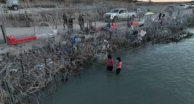 德克萨斯赢了，最高法院判决：可逮捕越境移民！