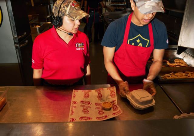 做餐館也能發財！女大學生放棄做公務員 加入餐廳當經理年入17萬 27歲攢到房子首付